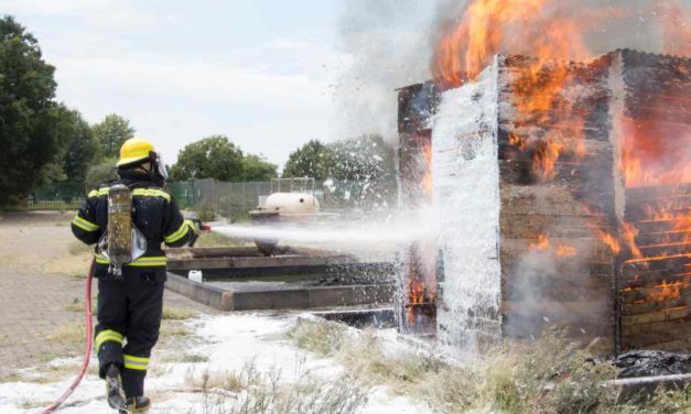 Person stirbt bei Brand in einer Baracke in Lepe