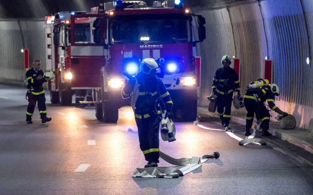 Mann stirbt bei Brand eines Holzhauses