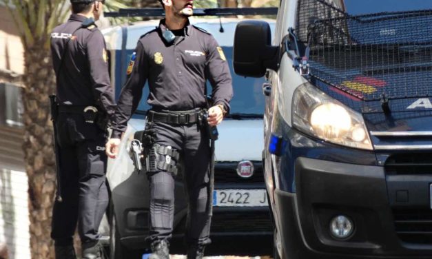 Mann verhaftet nach Leichenfund in Müllcontainer