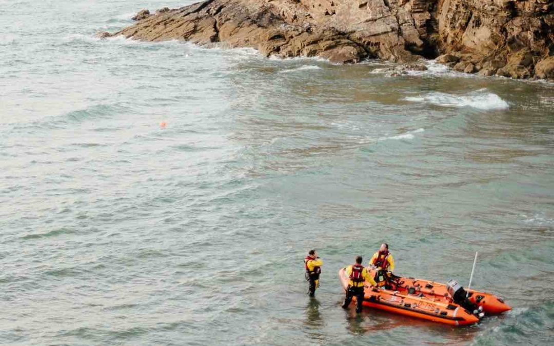 87 Migranten in einem Boot 13 Meilen vor Cádiz gerettet