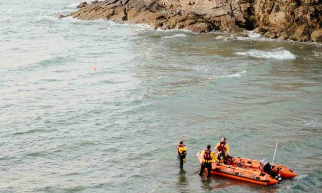 87 Migranten in einem Boot 13 Meilen vor Cádiz gerettet