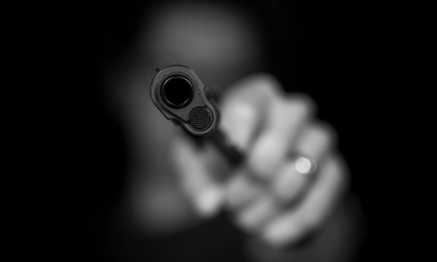 Zwei Verhaftungen nach Kampf, der mit Schusswunde endete