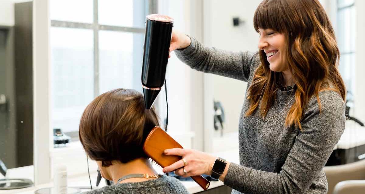 Friseure und Kosmetikerinnen fordern eine Mehrwertsteuer von 10%