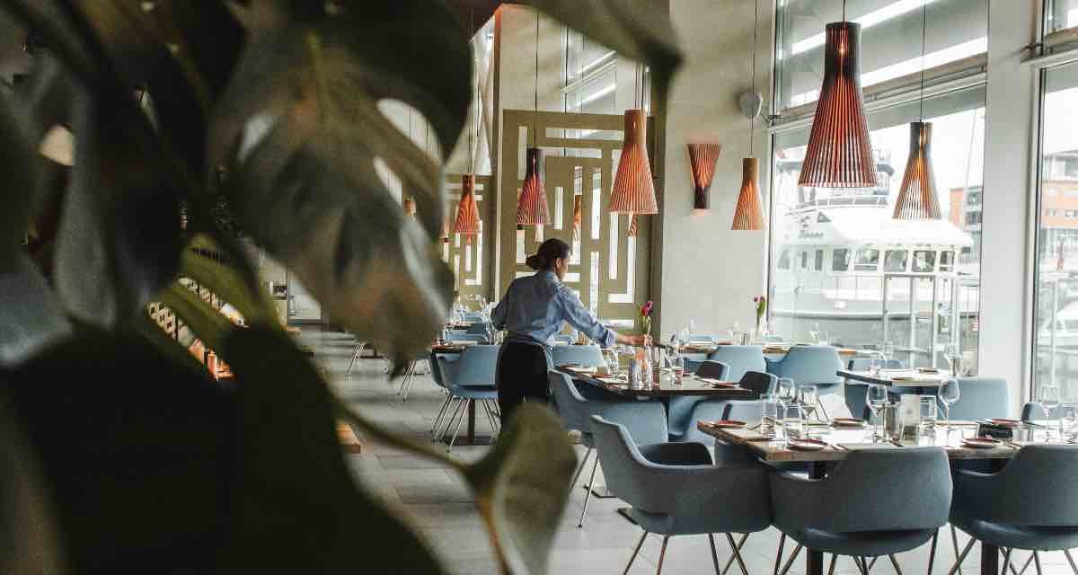 Bars und Geschäfte in Alarmstufe 2 können bis 21.30 Uhr öffnen