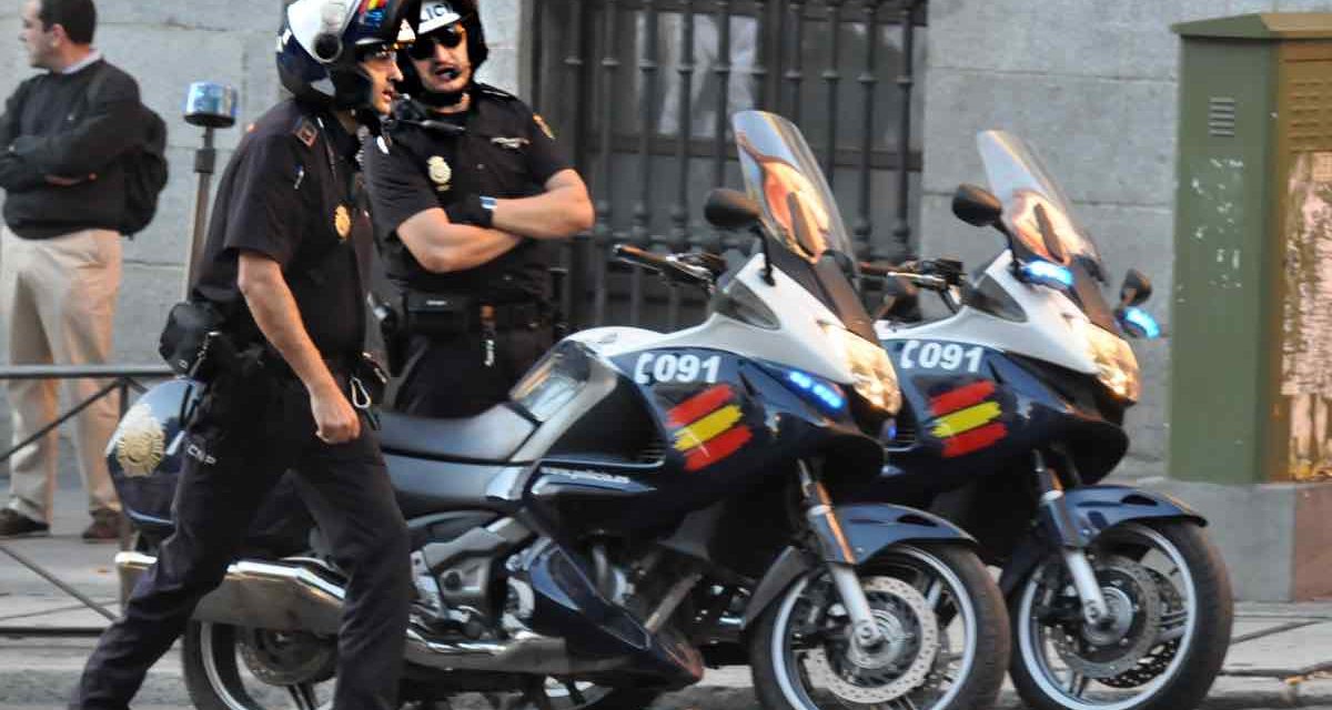 Mann wegen Fahrerflucht in Sevilla gesucht