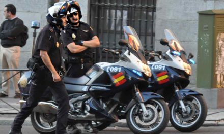Mann wegen Fahrerflucht in Sevilla gesucht
