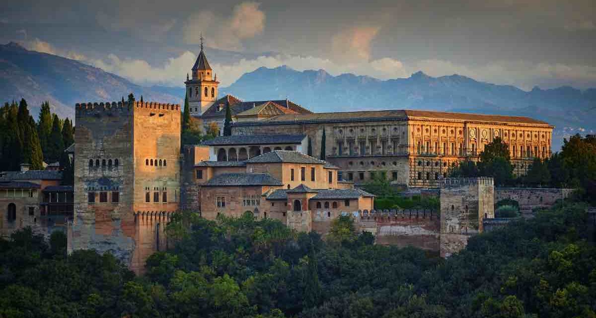Die Alhambra öffnet wieder für nächtliche Besuche