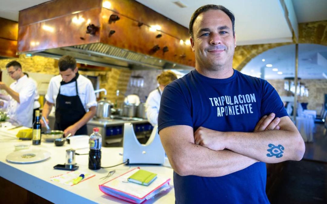 Ángel León präsentiert eine Paella ohne Sofrito mit Wasser, Mikroalgen und Kollagen