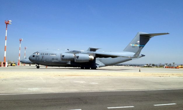 US-Militärflugzeug mit 400 Evakuierten an Bord landet auf dem Stützpunkt Rota