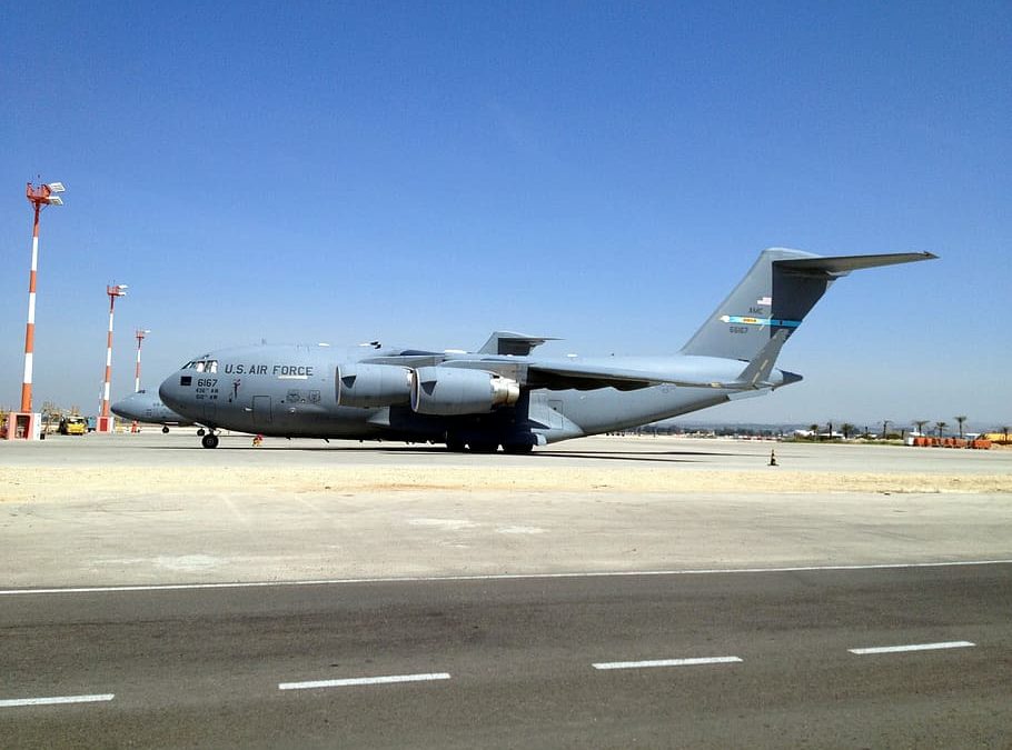 US-Militärflugzeug mit 400 Evakuierten an Bord landet auf dem Stützpunkt Rota