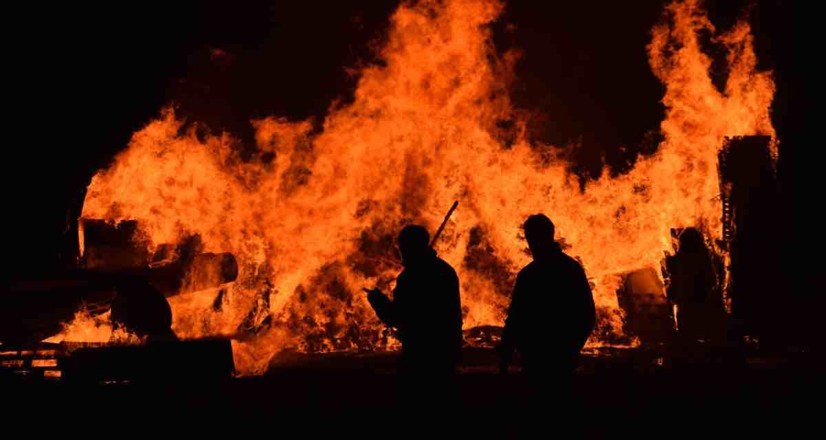 Infoca: Regen kann helfen, aber das Feuer nicht löschen