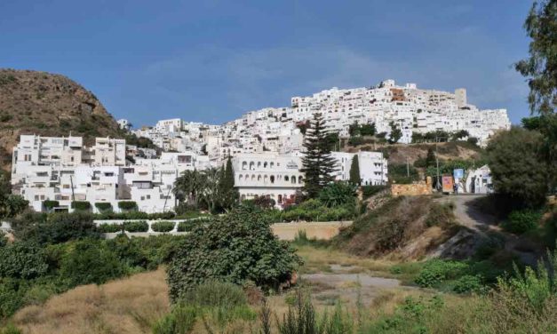 Mojácar – ein schöner Ferienort mit weißen Häusern