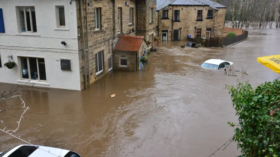 Ausnahmezustand durch Tief Leonardo: Heftiger Dauerregen, Evakuierungen und steigende Pegel in Andalusien